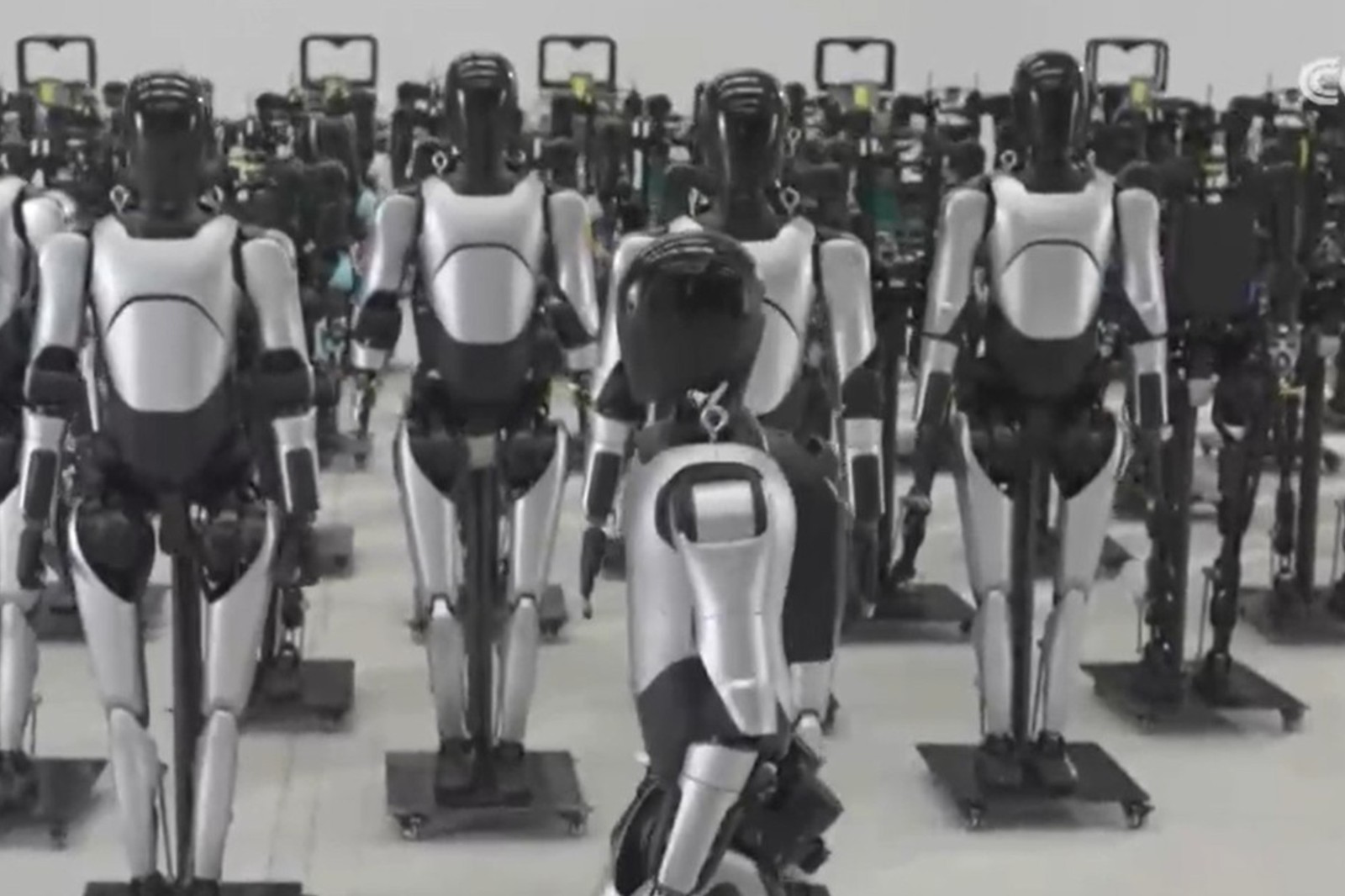 央视报道！揭秘350vip浦京机器人量产超级工厂